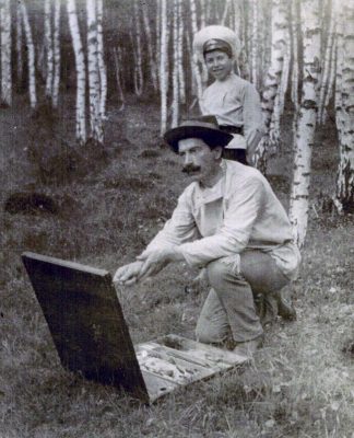 Отец и сын Спасские на пленэре. Начало 1910-х гг. (Фото из архива Е.Д. Спасского)