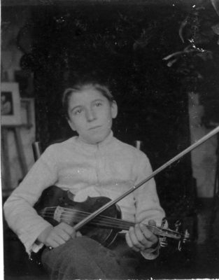 Женя Спасский. 1910-е годы. Тифлис. (Фото из архива Е. Спасского)